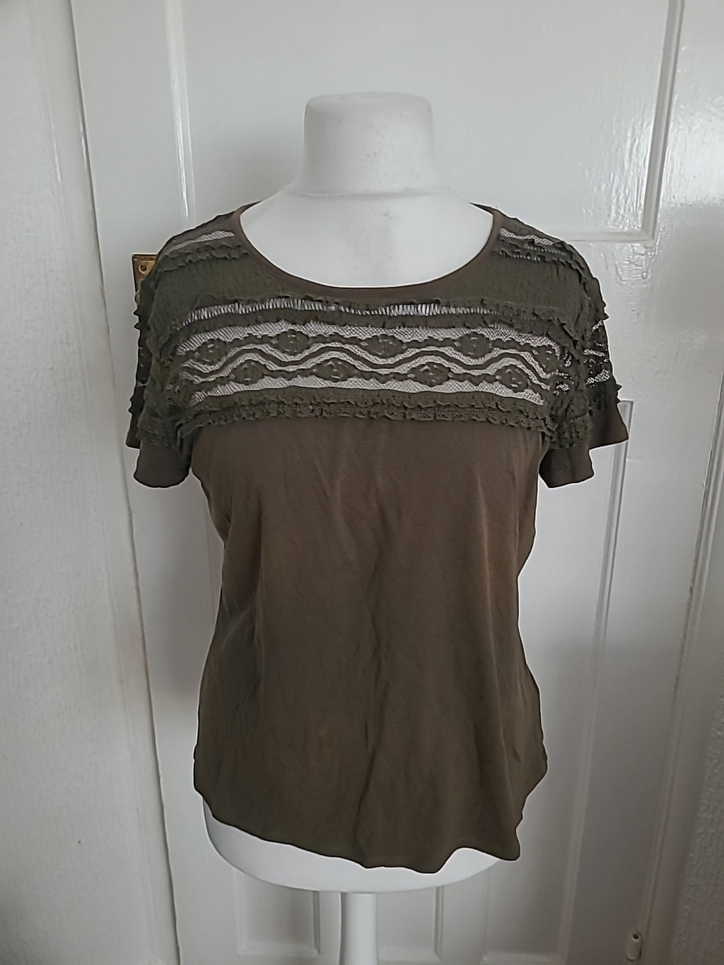 Ladies H&M Size XL Khaki Frilly Short Sleeved Blouse