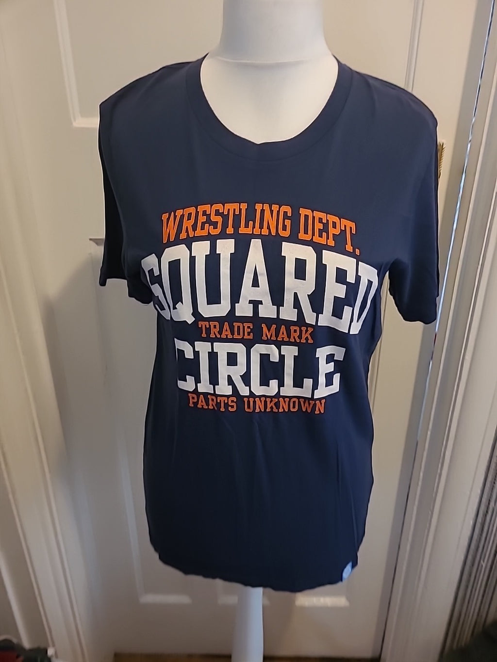 Mens Size Medium Mavy Wrestling Print Tshirt