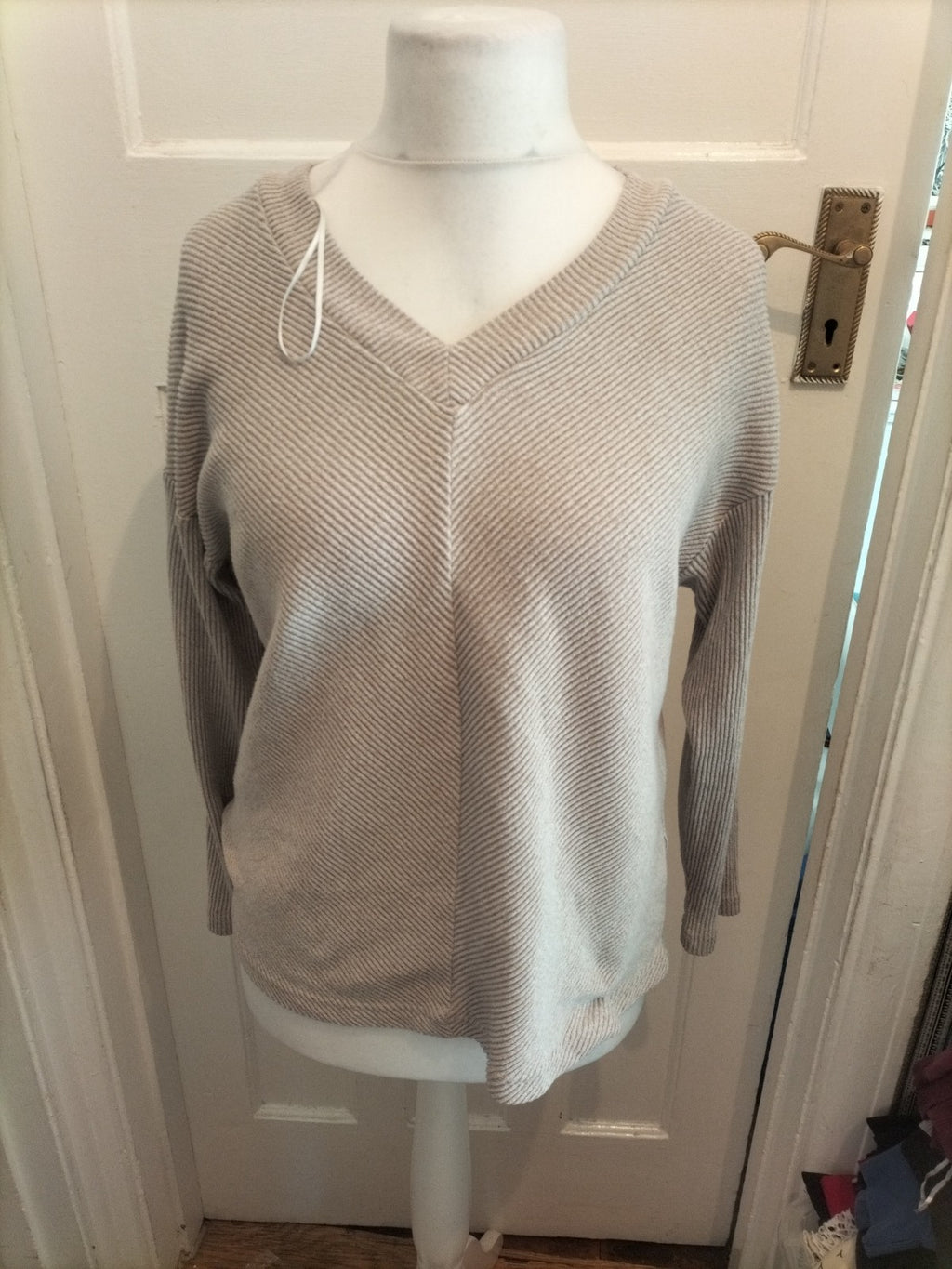 Jeff Banks 14-16 Flax Coloured Ribbed V Neck Jumper