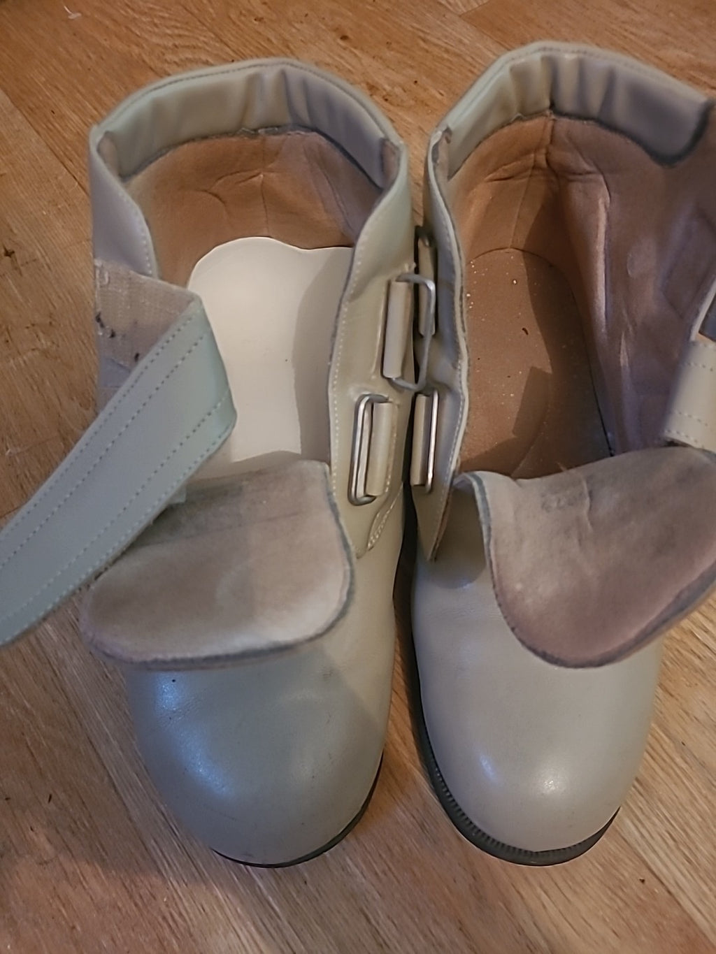 Ladies JSW Grey Approx Size 9-10 Specialty Shoe