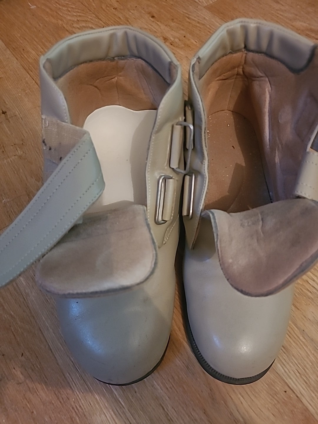Ladies JSW Grey Approx Size 9-10 Specialty Shoe