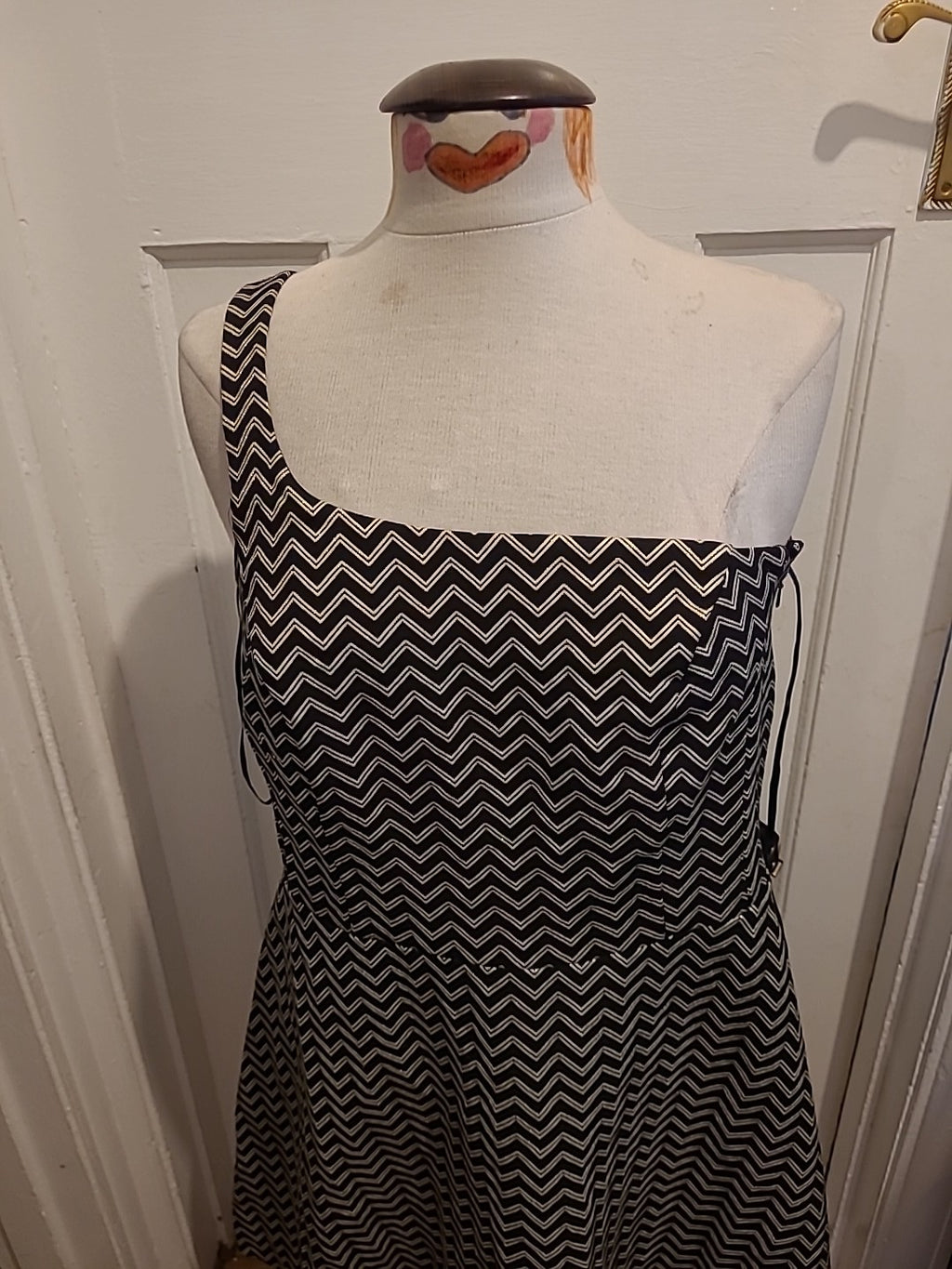 Ladies Pepperberry Size 12 Curvy Silver Black Sparkly Dress