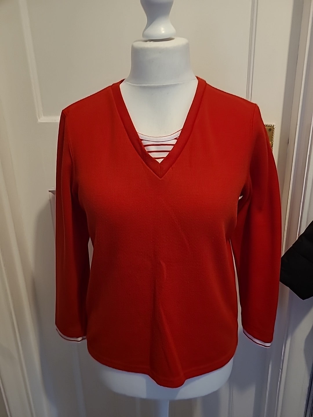 Ladies Bonmarche Size Small Red Long Sleeved Jumper