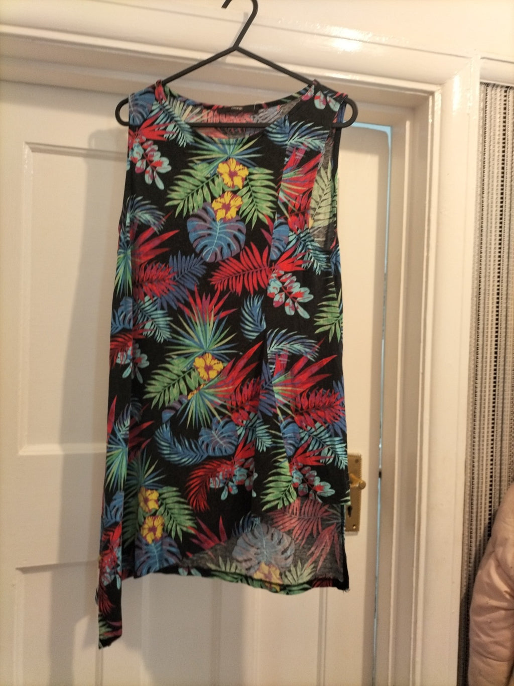 Ladies George Size 8 Multi Floral Aysmetric Hem Sleeveless Tshirt