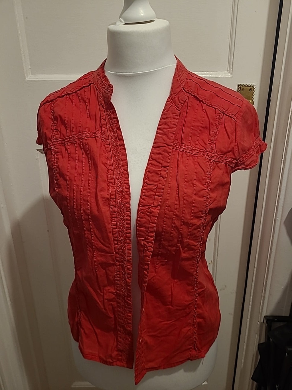 Ladies Size Medium Red Sleeveless Buttoned Blouse