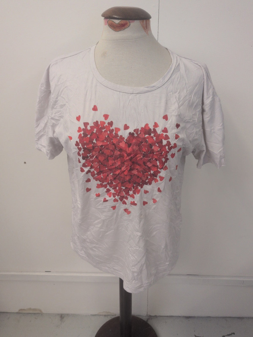 Ladies XL White And Red Flower Short Sleeve T-shirt Cracking