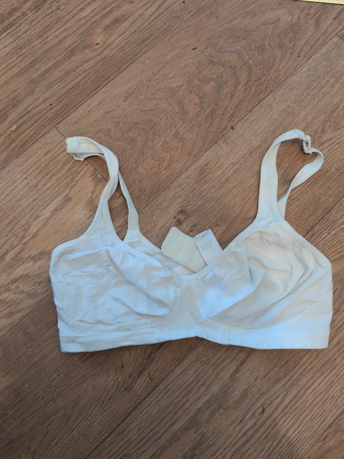 Marks And Spencer 30c White No Pad No Wire Bra