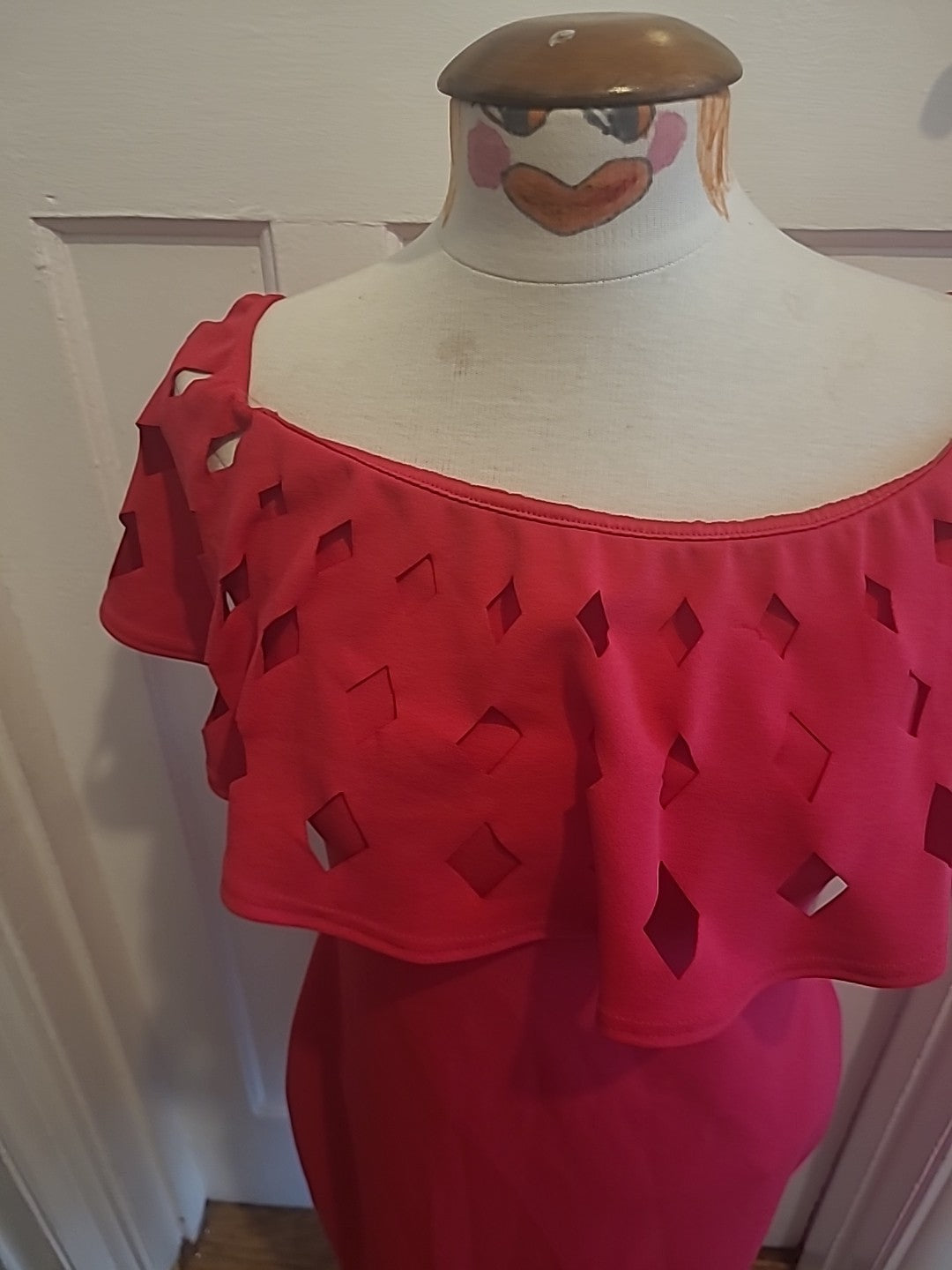 Ladies Cara Mia Size 14 Pink Detailed Neck Sleeveless Dress
