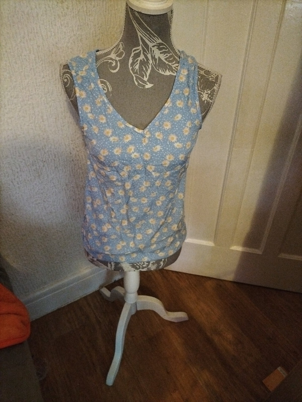 Ladies Dorothy Perkins Size 8 Daisy Sleeveless Top