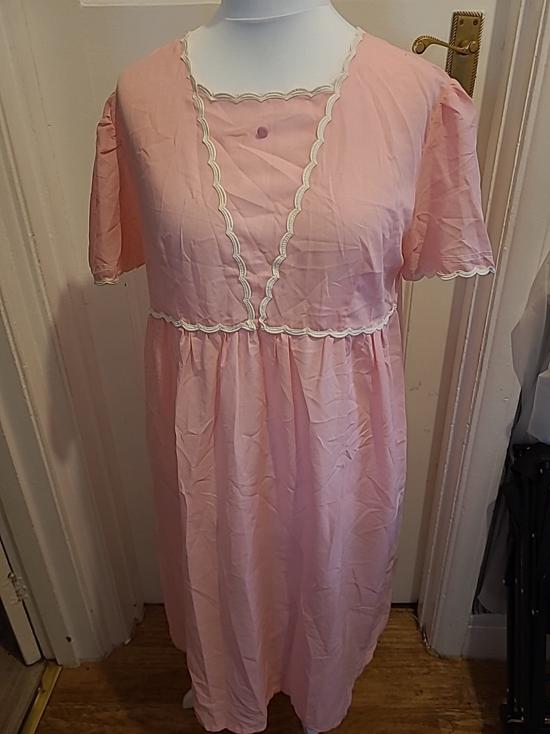 Ladies Size M/L Pink Short Sleeved Nighty