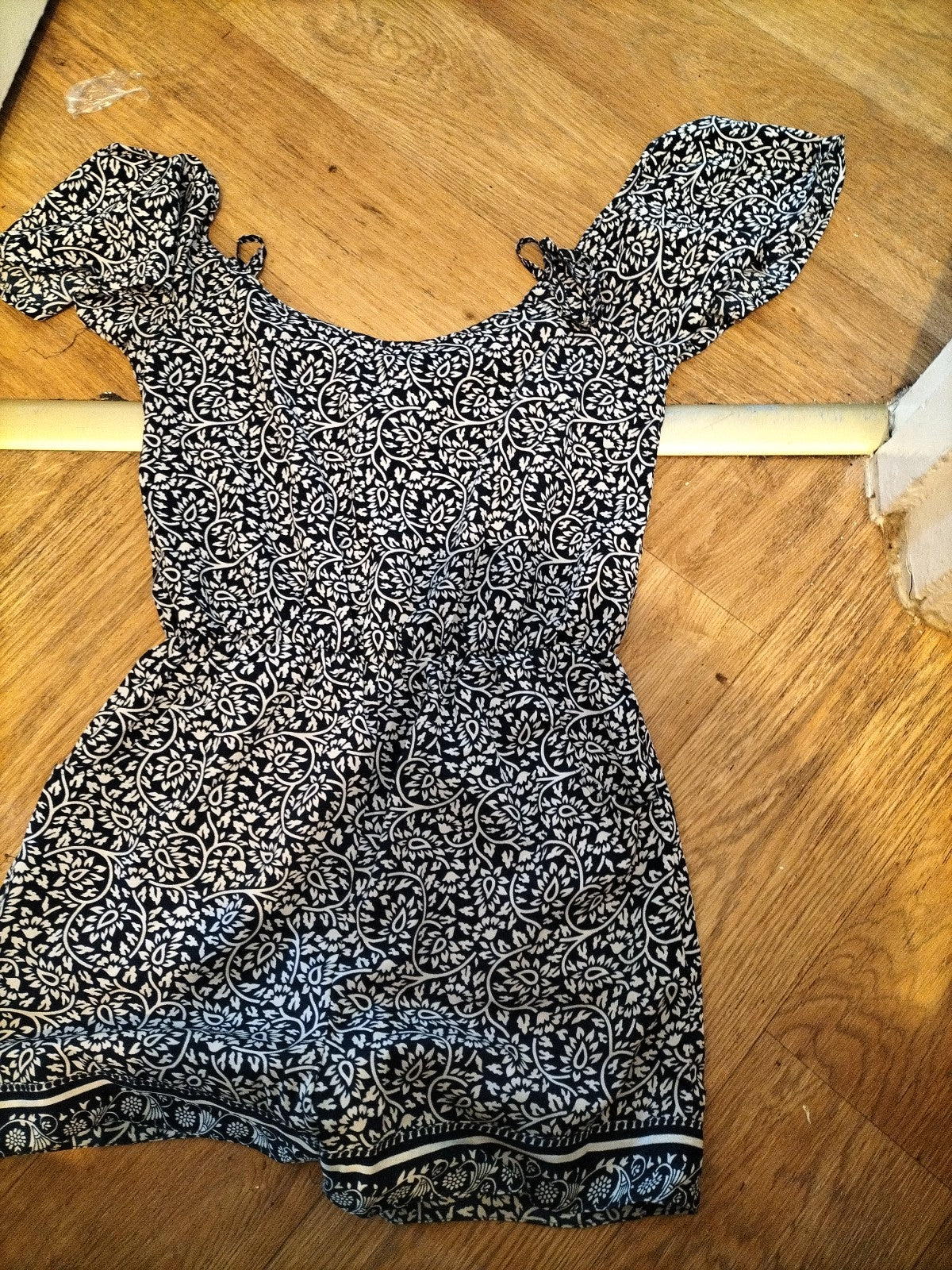 Ladies Boohoo Size Small Navy And White Short Sleeved Playsuit