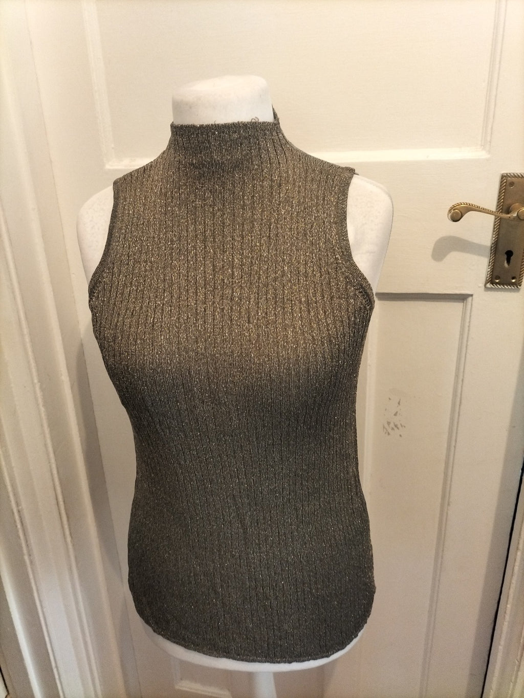 Ladies Chico's Size 1 Grey Sleeveless Blouse