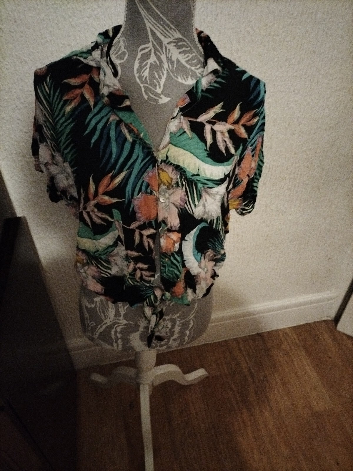 Ladies Peacocks Size 10 Multi Floral Short Sleeved Blouse