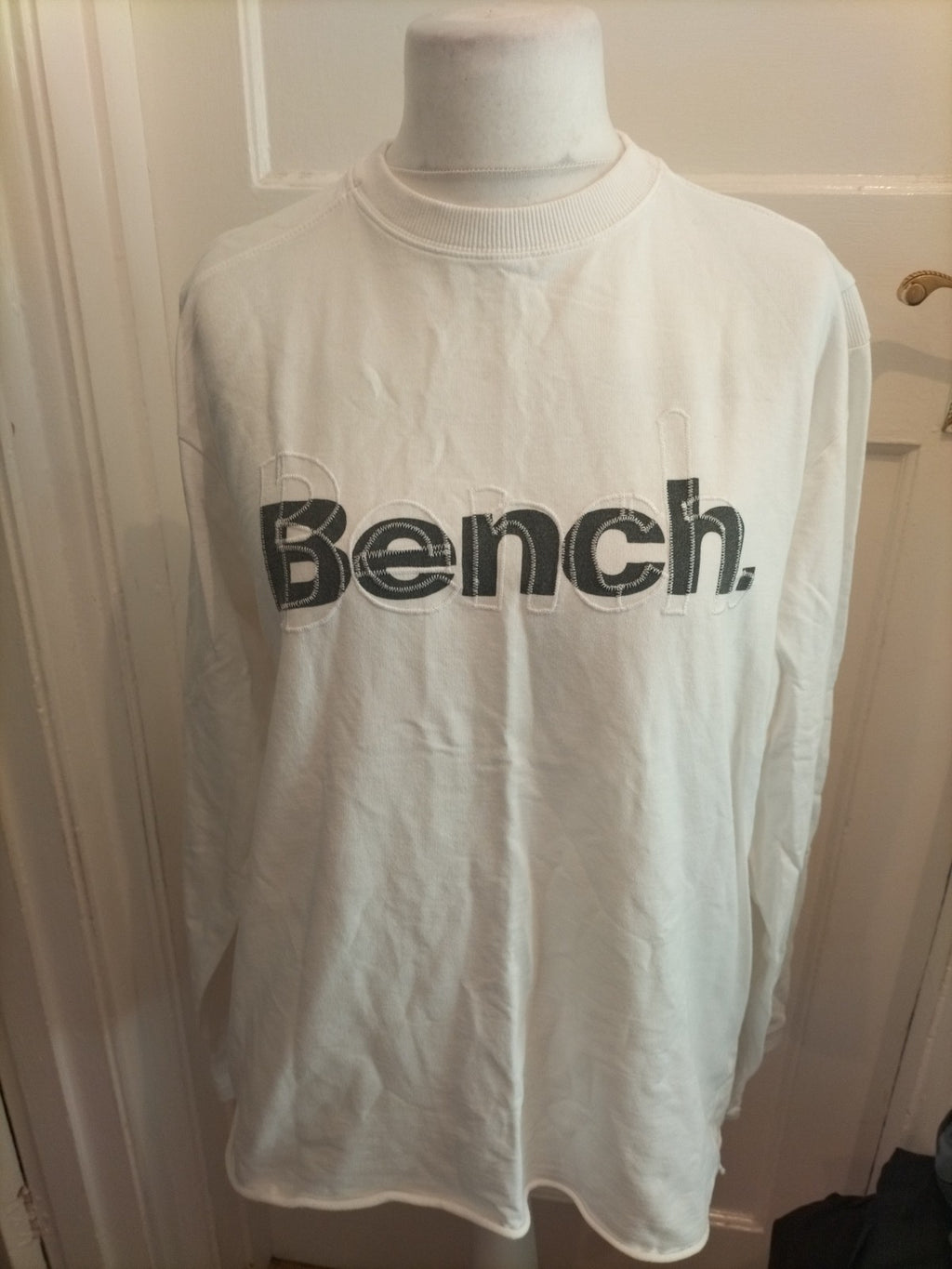 Mens Bench Size XL White Print Long Sleeve T-shirt