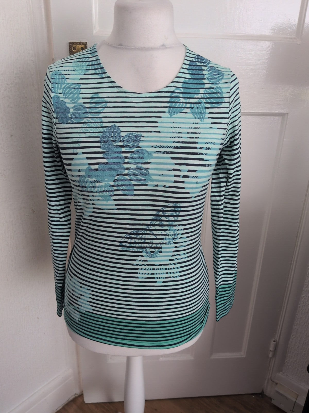 Olson 10 Aqua And Navy Stripe Floral Long Sleeve Blouse