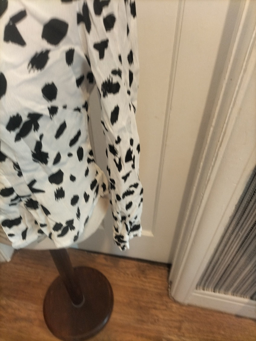 Ladies Asos Size 10 Black White Long Sleeved Buttoned Blouse