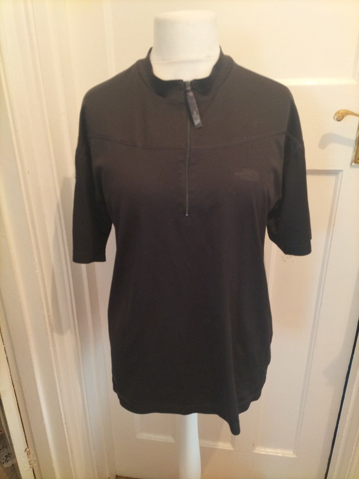Mens The North Face Size Large Black High Neck Tshirt Short Sleeved