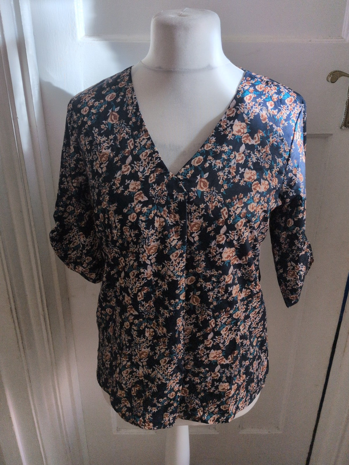 Ladies Size XL Navy Floral Short Sleeve Blouse