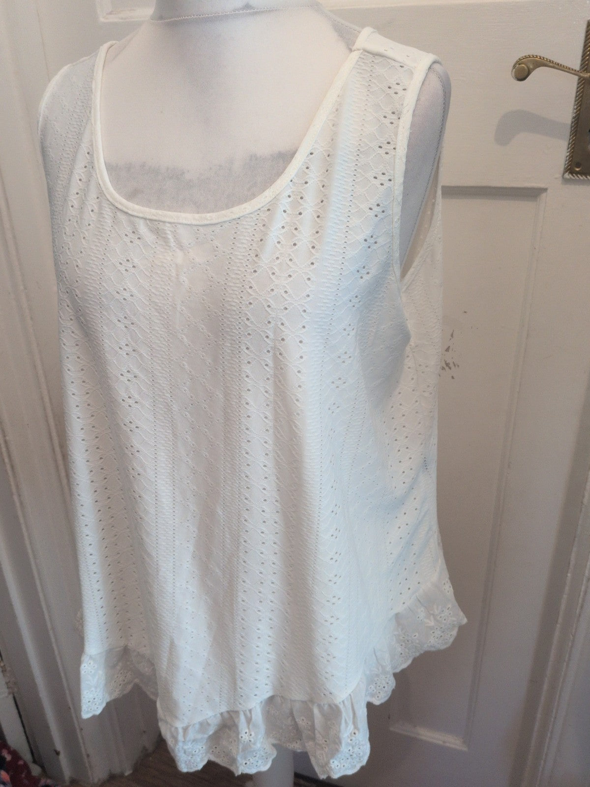 Emery Rose 3XL White Sleeveless Blouse