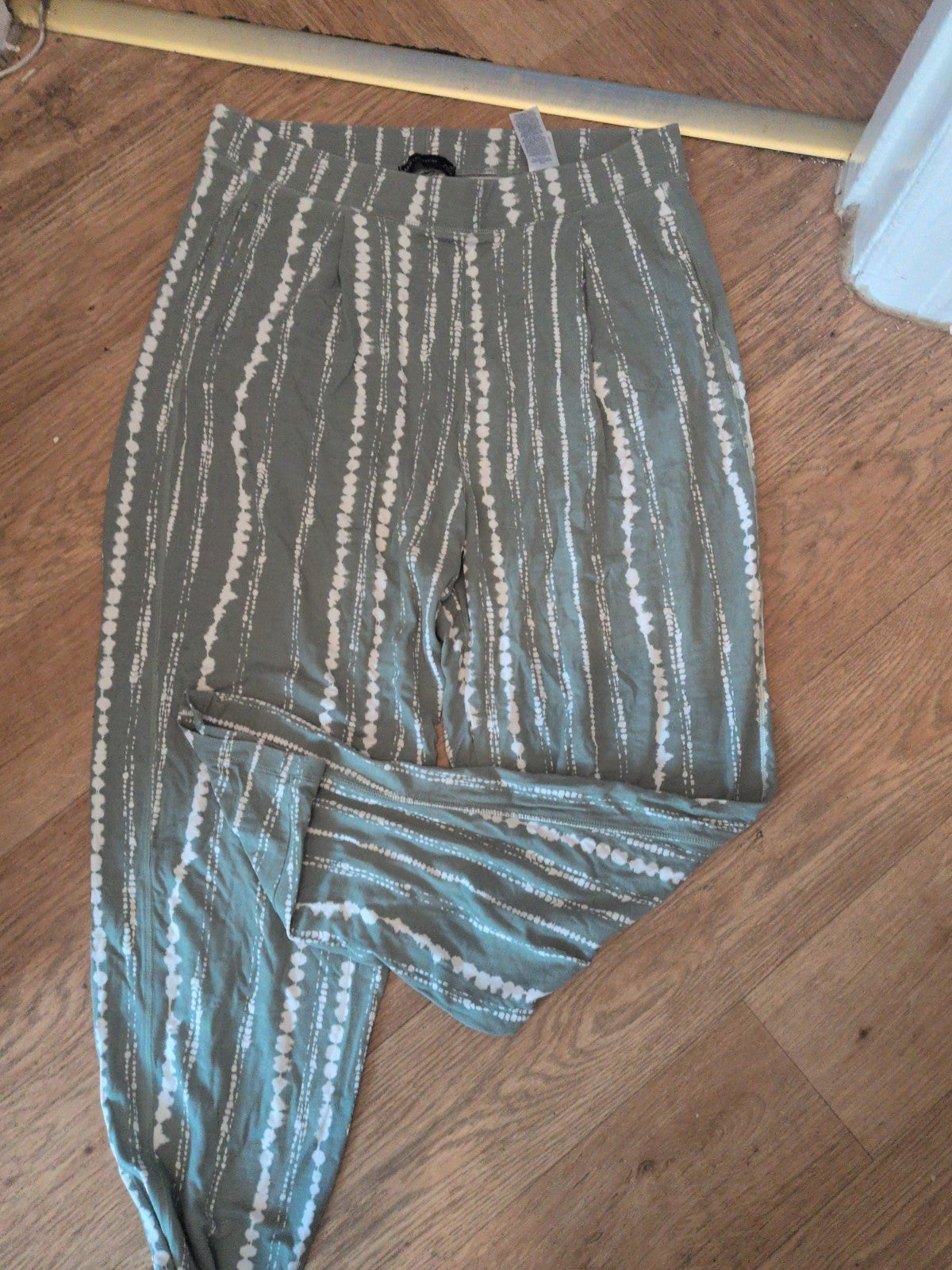 Ladies M&S Collection Size 16 Long Leg Green And White Legging