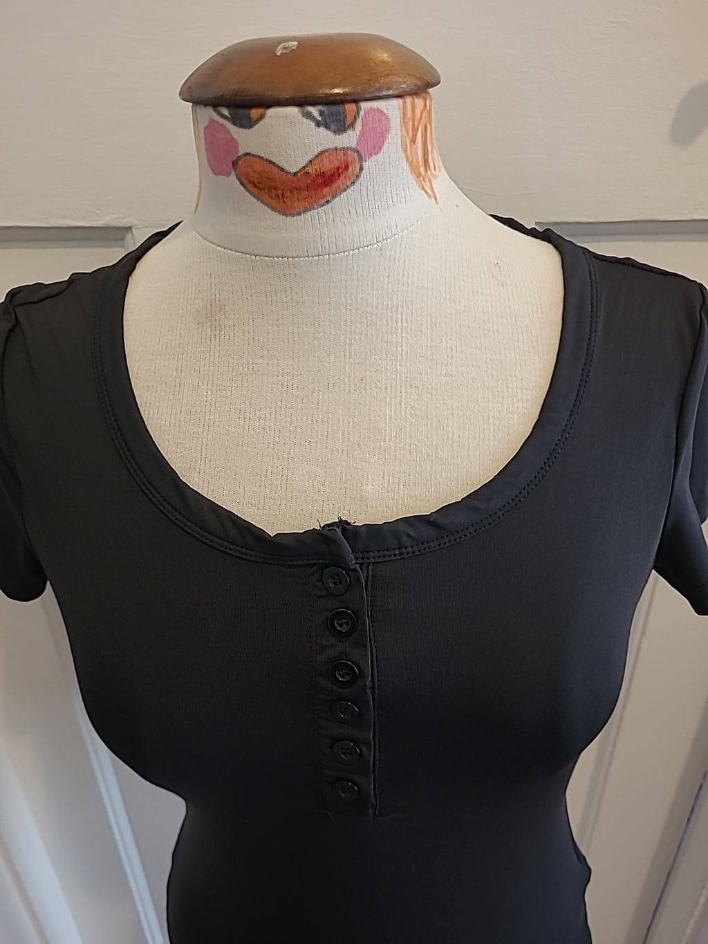 Ladies Medium Black Short Sleeved Blouse