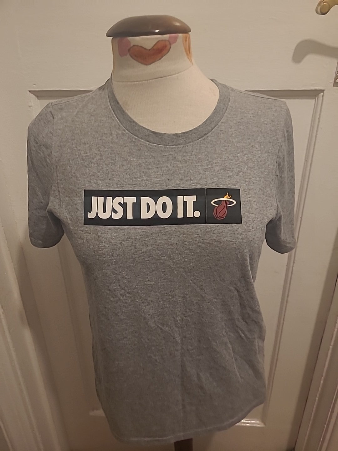 Mens Nike Tee Size Large Grey Short Sleeve T-shirt
