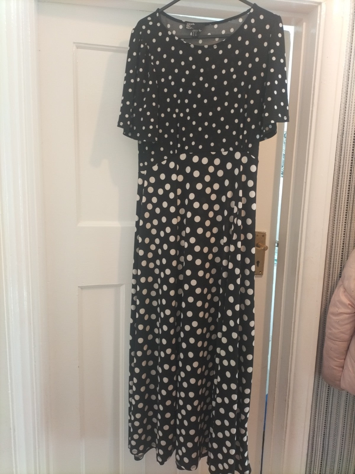 Ladies Friends Like These Size 8 Polkadot Short Sleeved Long Dress