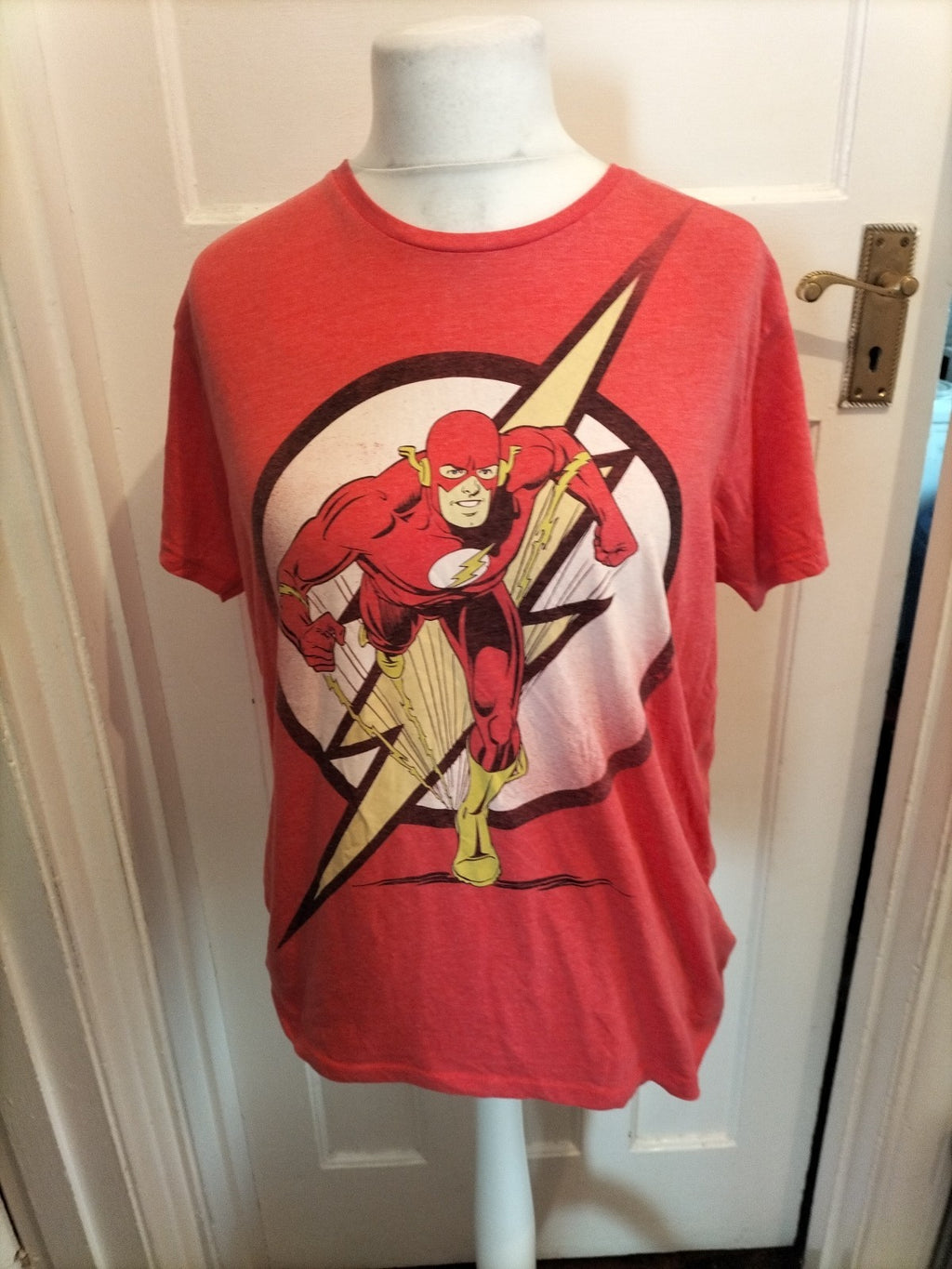 Mens DC Comics Size Large Pink Print Tshirt Worn