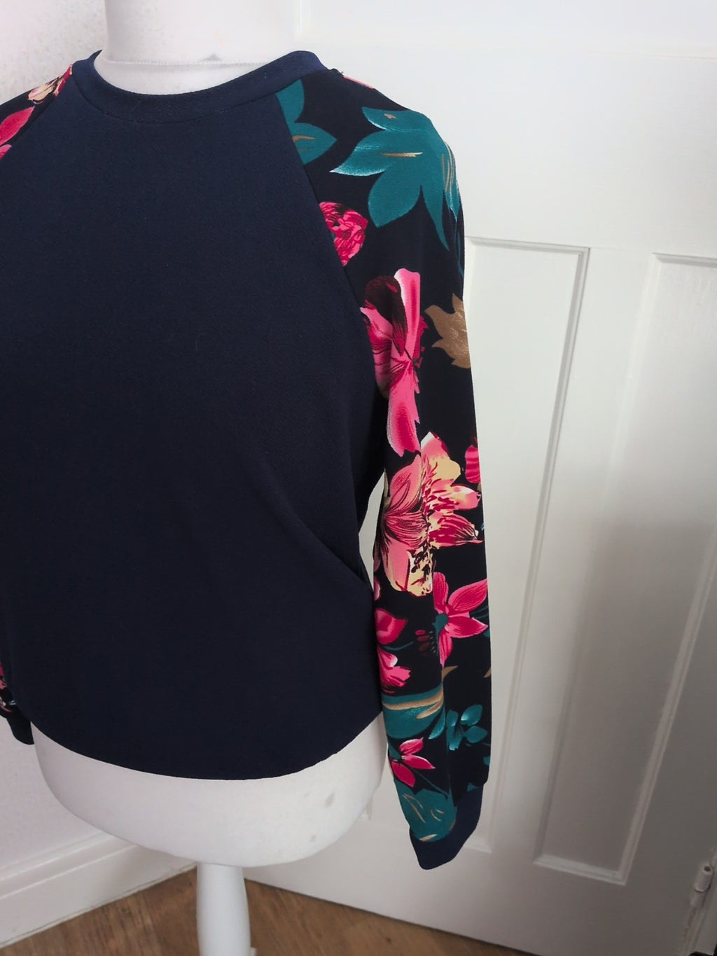 Ladies Shein Size Medium Navy Floral Sleeves Long Sleeve Round Neck Blouse