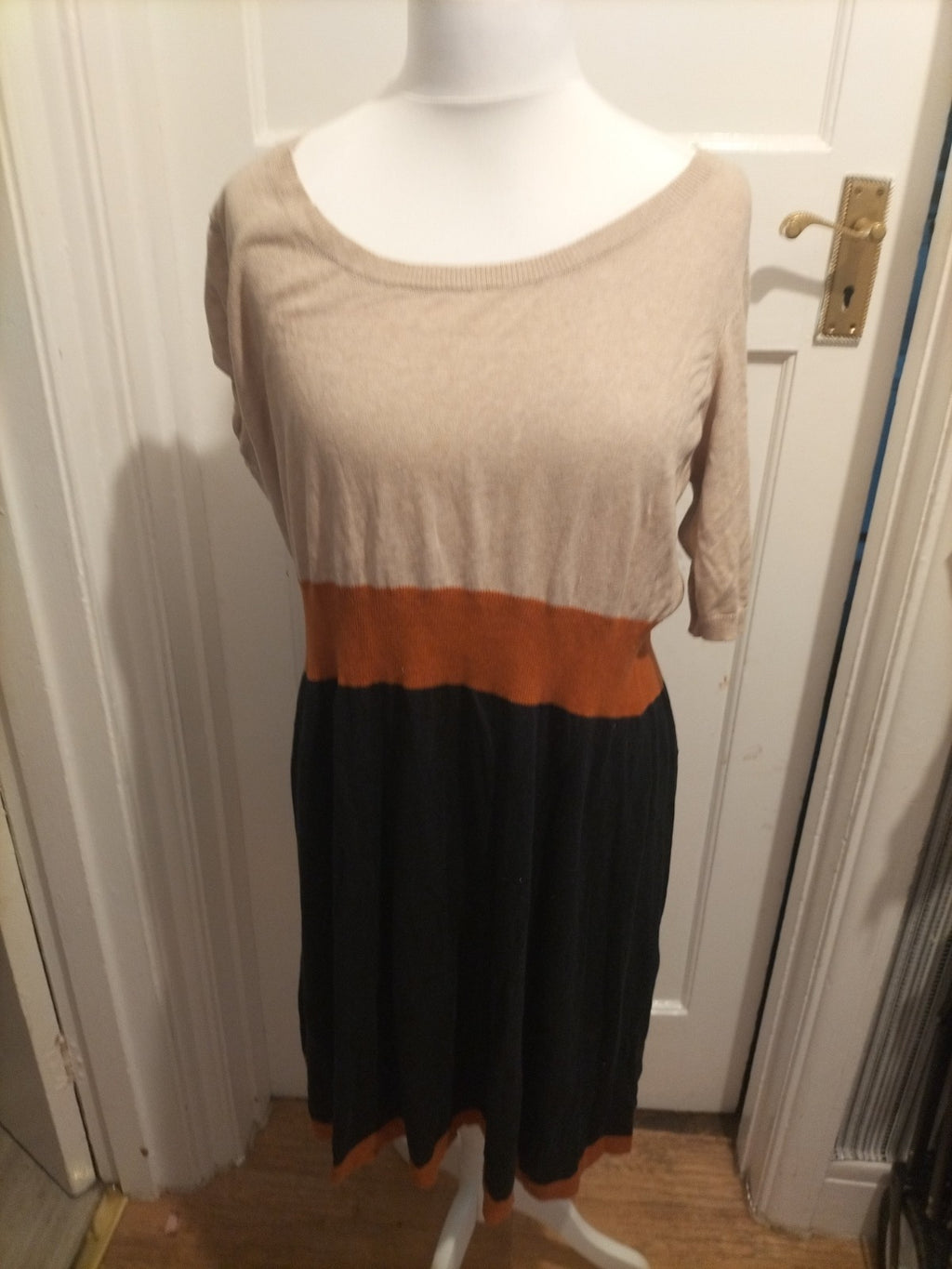 Ladies Dorothy Perkins Size 20 Beige/Orange/Black Short Sleeved Dress