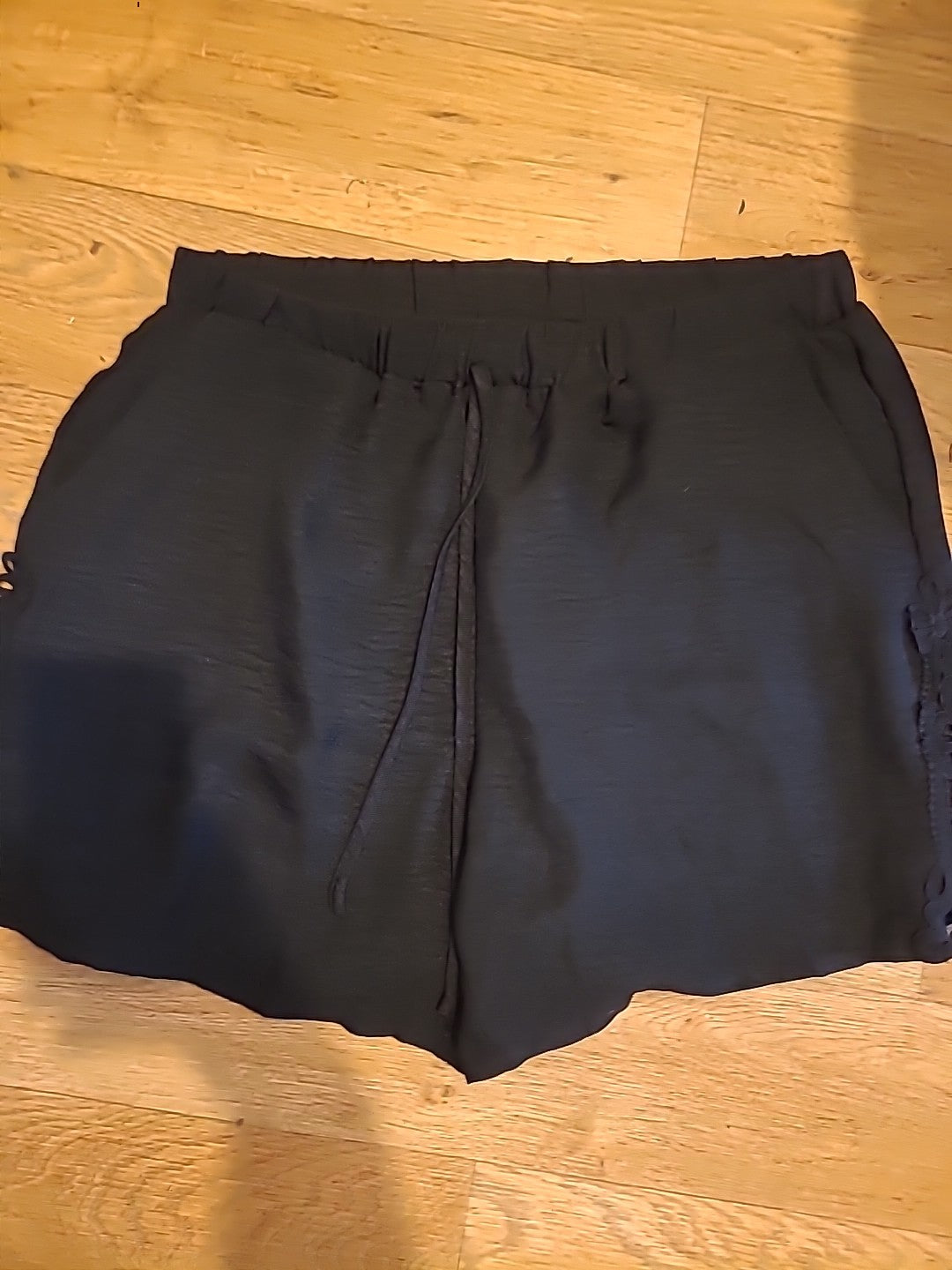 Ladies Shein Size 2XL Black Elasticated Floral Trim Shorts