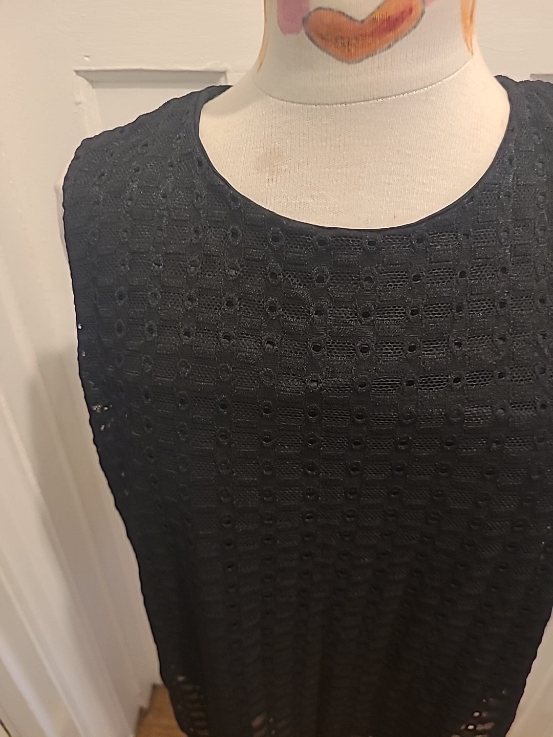 Ladies Papaya Size 16 Black Lined Sleeveless Blouse