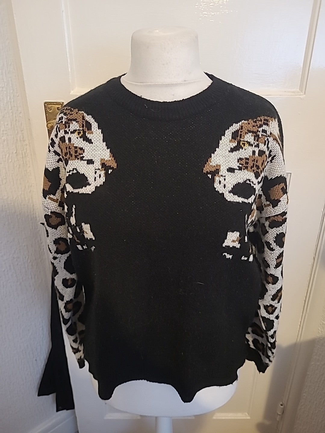 Primark 10-12 Black With Leopard Pring Pullover Jumper