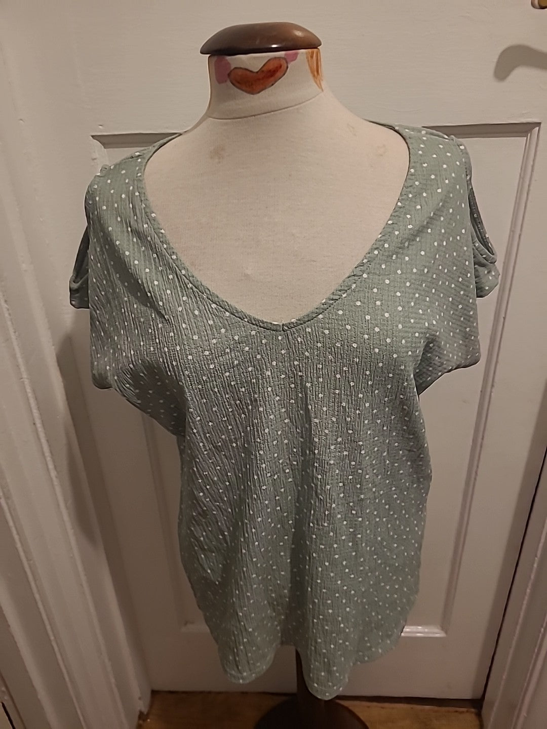 Ladies Papaya Size 12 Green/White Polkadot Short Sleeved Tshirt