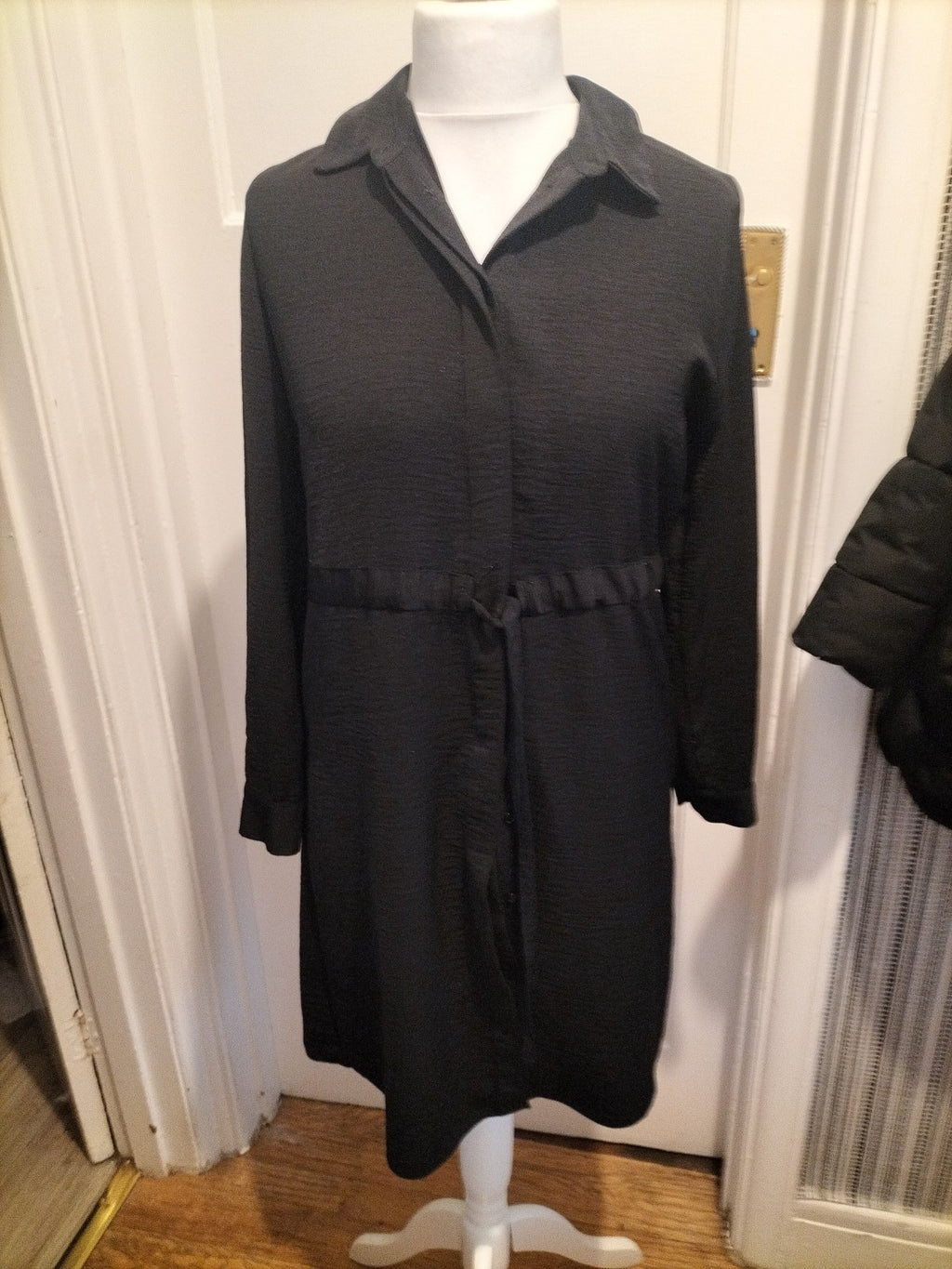 Ladies New Look Size 10 Black V Neck Buttoned Long Sleeved Dress