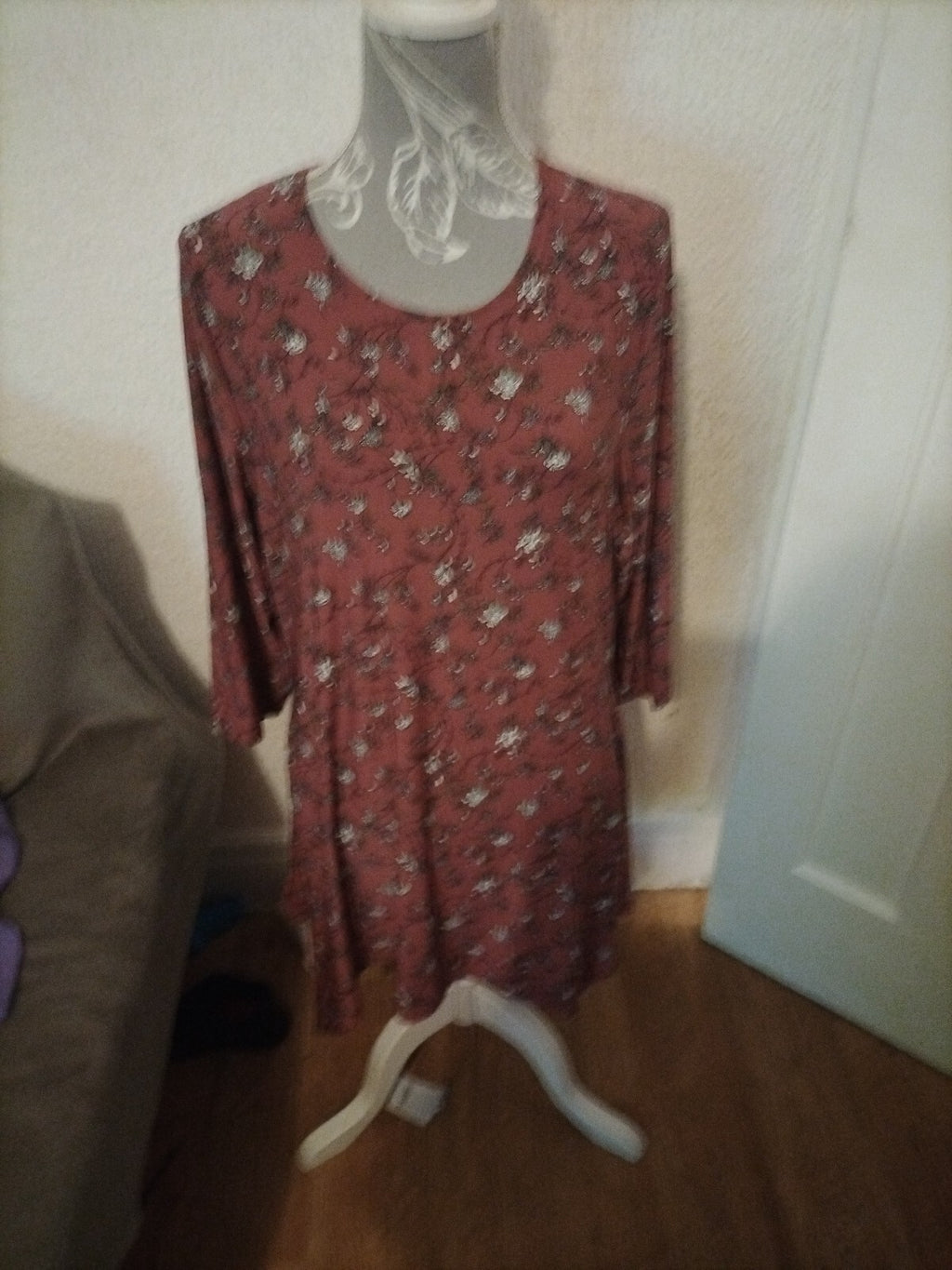Ladies Emeliax Size Medium Ruby 3/4 Sleeved Dress