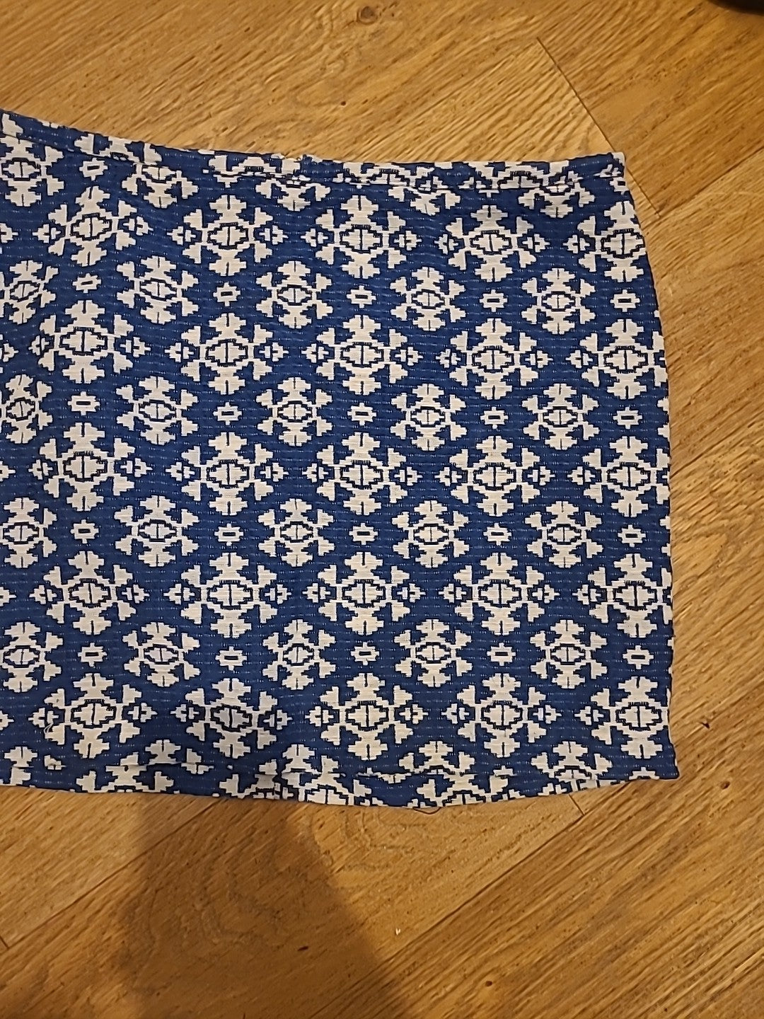 Ladies H&M Logg Size 10-12 Blue/White Short Skirt