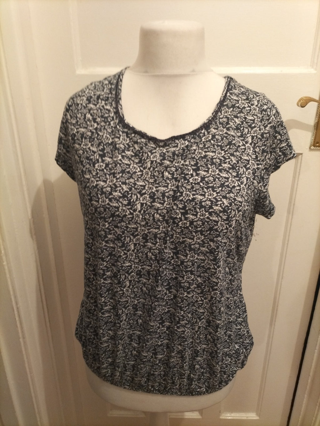 Papaya Weekend 14 Navy And White Floral Short Sleeve Blouse