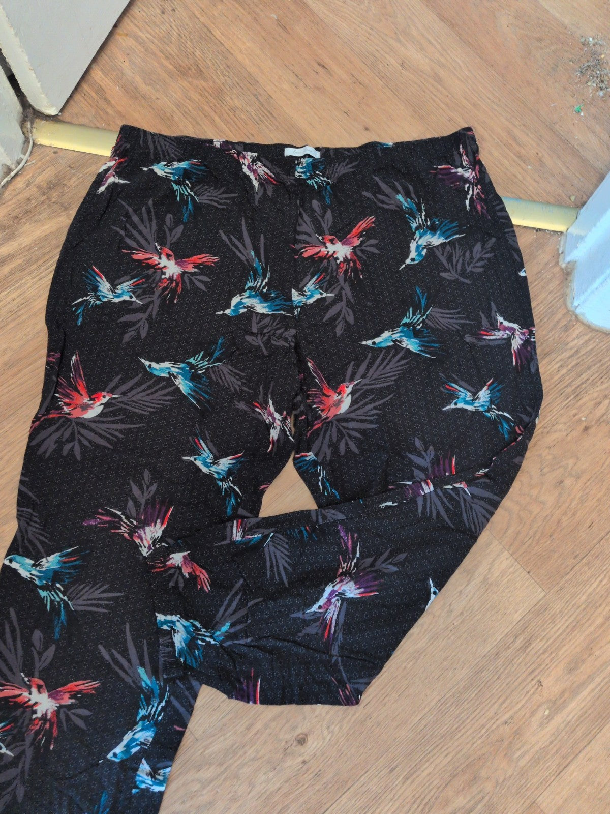 Ladies Marks And Spencer Size 20 Black With Colourful Birds Elasticated...