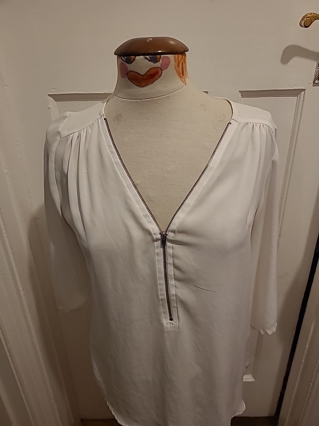 Ladies Select Size 6 White Front Zip Blouse
