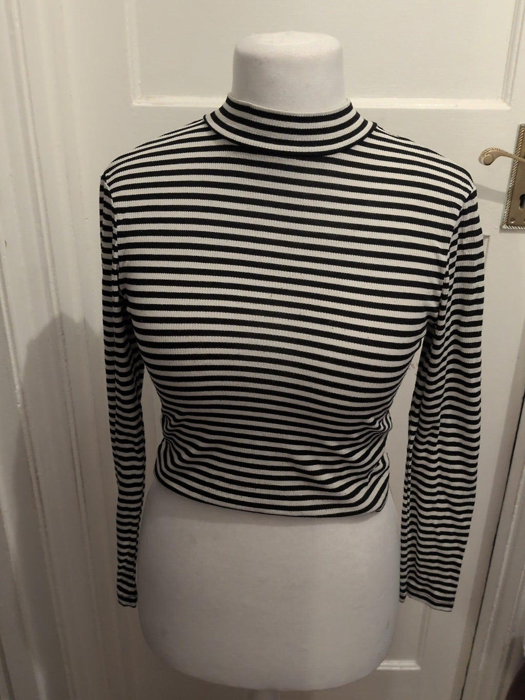Ladies H&M Size Medium Black And White Striped Long Sleeve Blouse