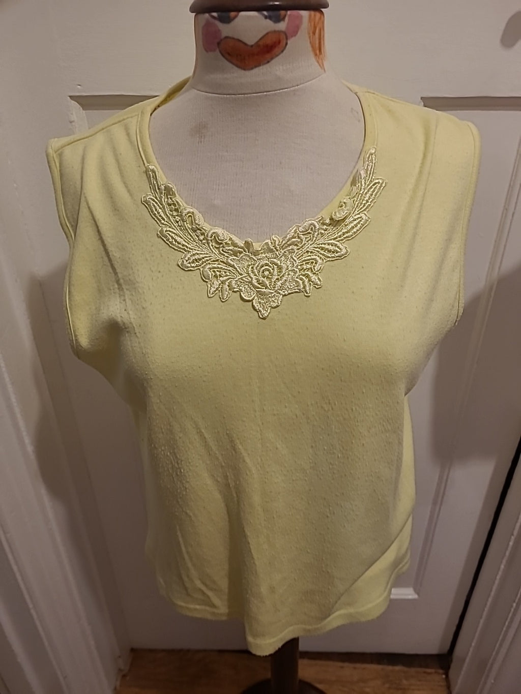 Ladies Donna Lewis Size Large Pale Yellow V Neck Blouse(Bobbling)