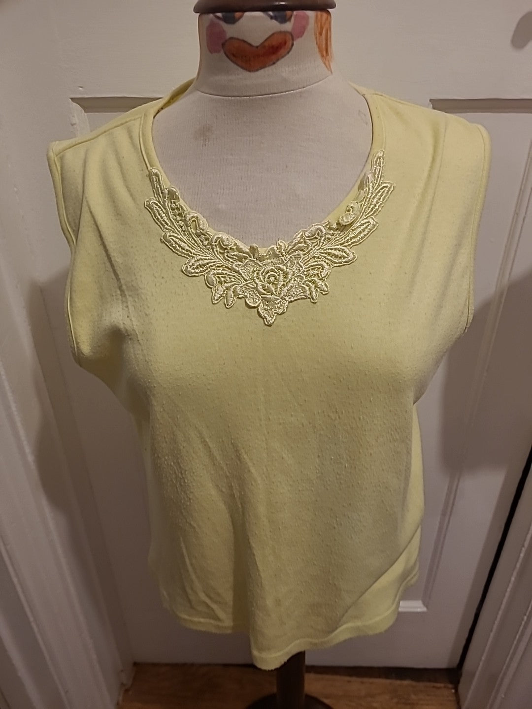 Ladies Donna Lewis Size Large Pale Yellow V Neck Blouse(Bobbling)