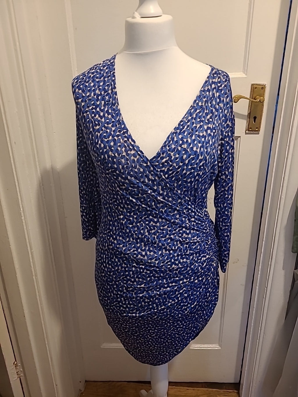 Ladies Ingenue London Size S/M Blue Patterned V Neck Dress