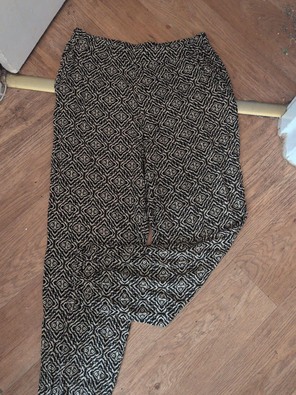 Ladies Primark Size 16 Beige And Black Elasticated Trousers