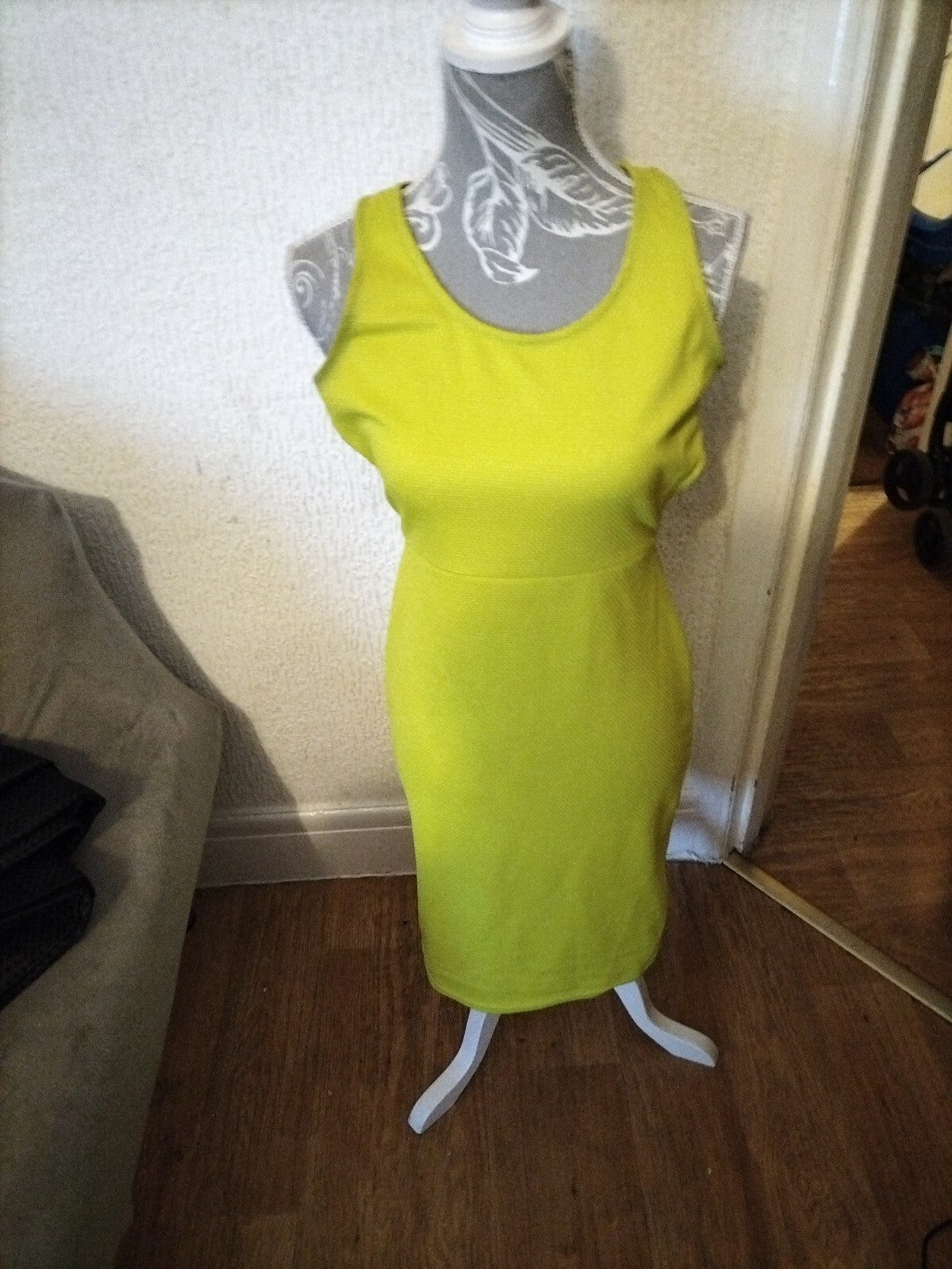 Ladies Missi London Size Small Yellow Sleeveless Dress