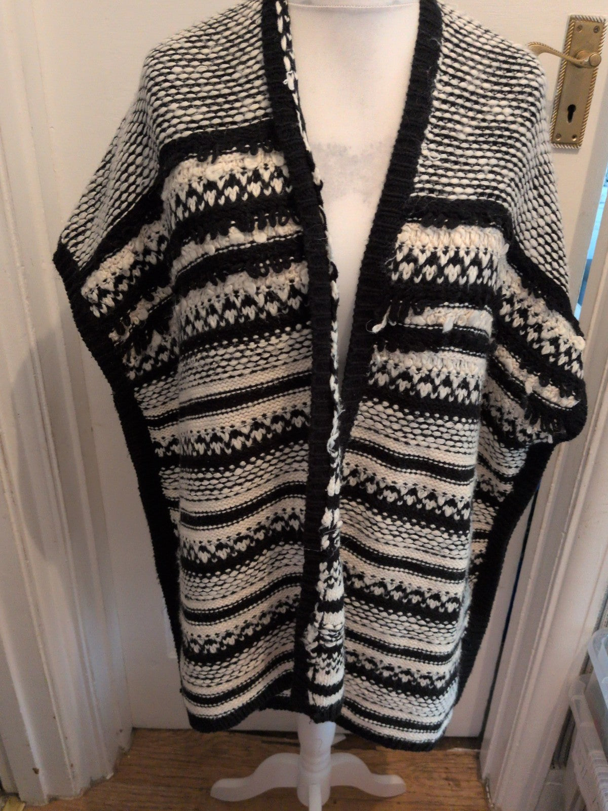 Papaya S/M Black And White Knit Short Sleeve Cardigan