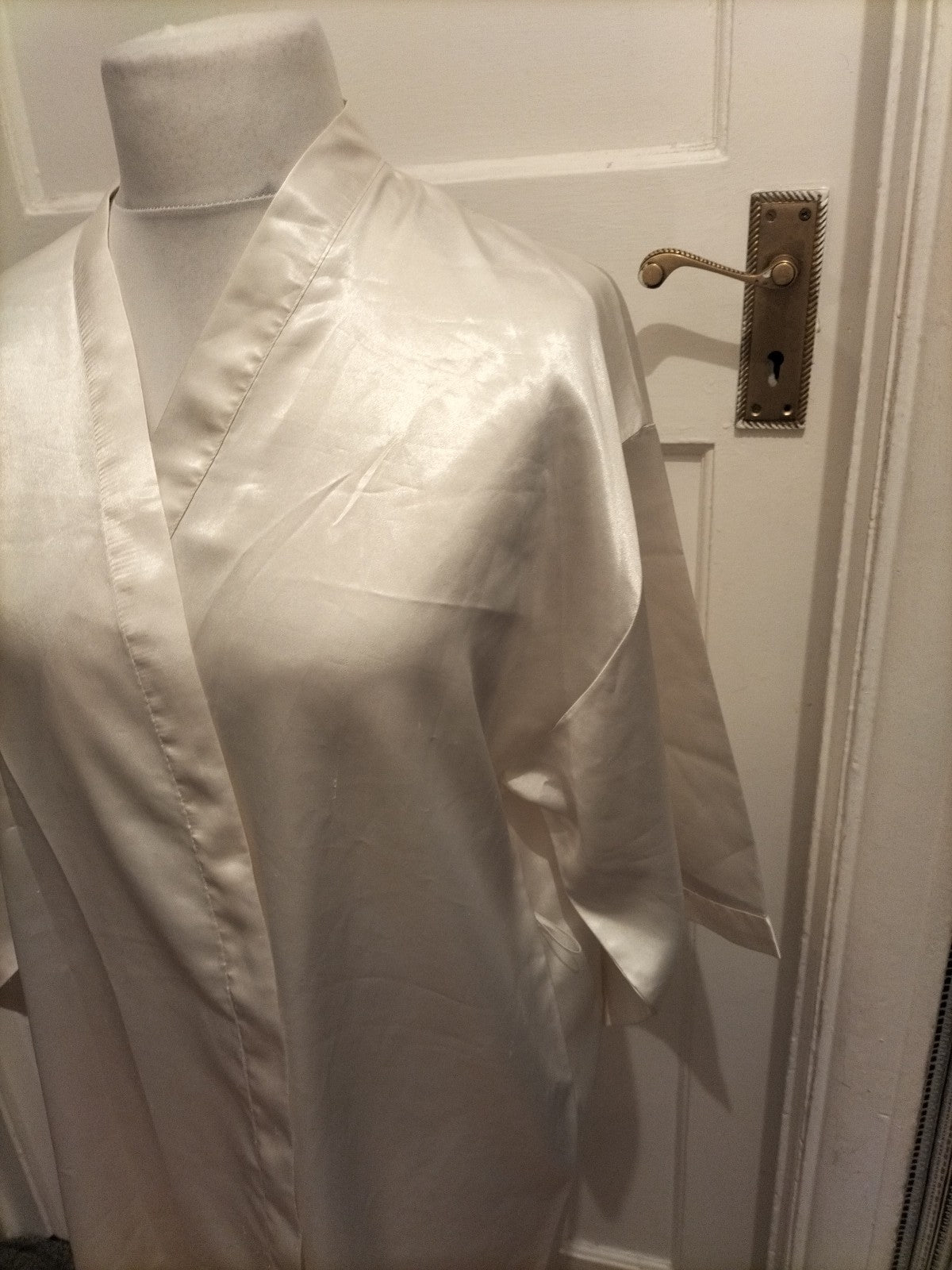 Ladies Size 14-16 Ivory Robe Without Cord