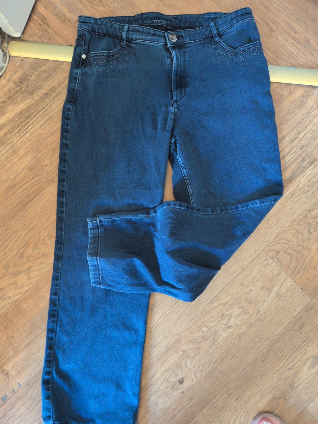 Per Una 16 Short Straight Leg Jeans Detail On Pockets