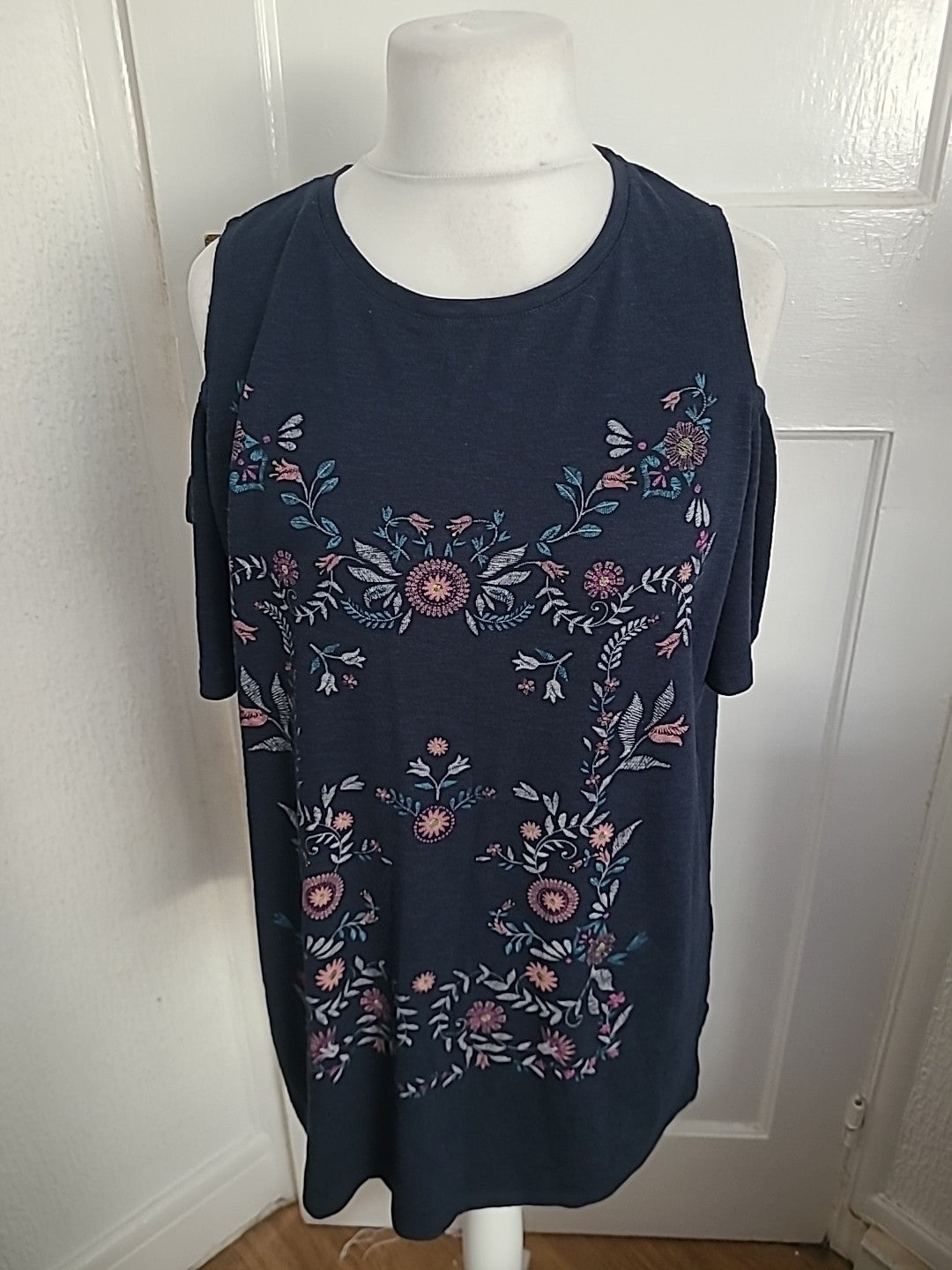 Ladies Papaya Size 20 Dark Navy Floral Short Sleeved Blouse